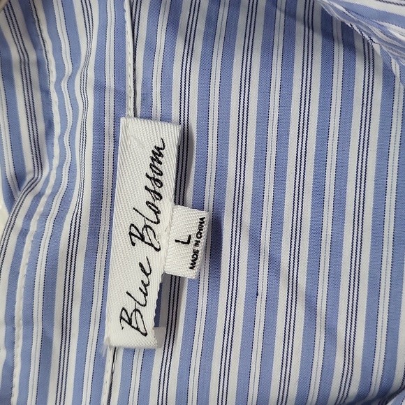 NWT Blue Blossom Button Up Dress Shirt. - Picture 3 of 8